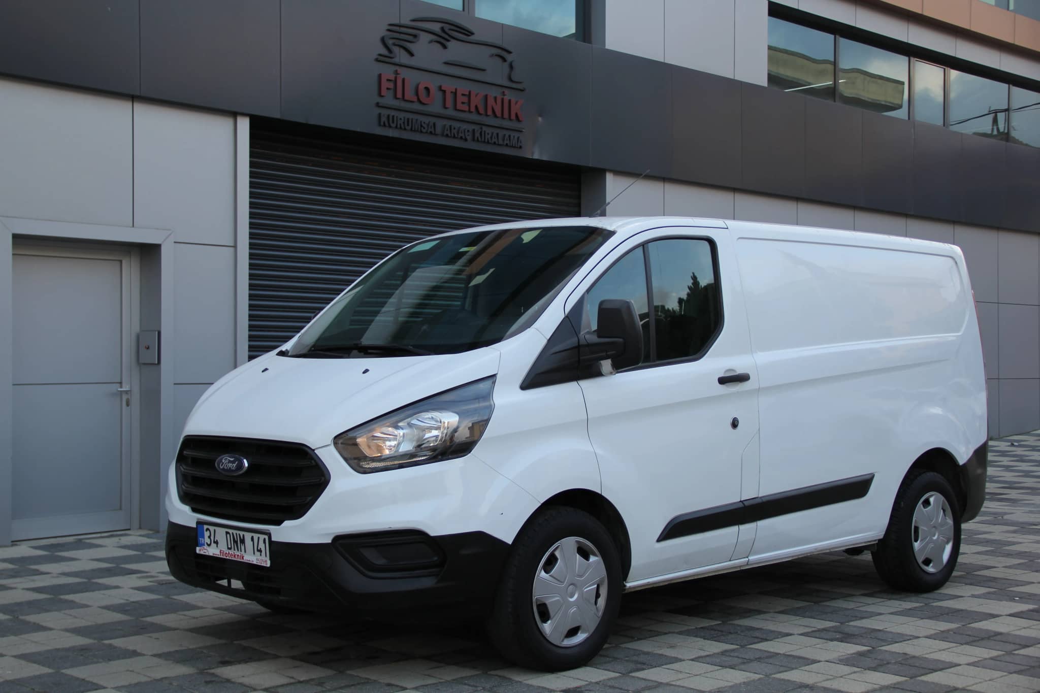 FORD CUSTOM - Thumbnail 1