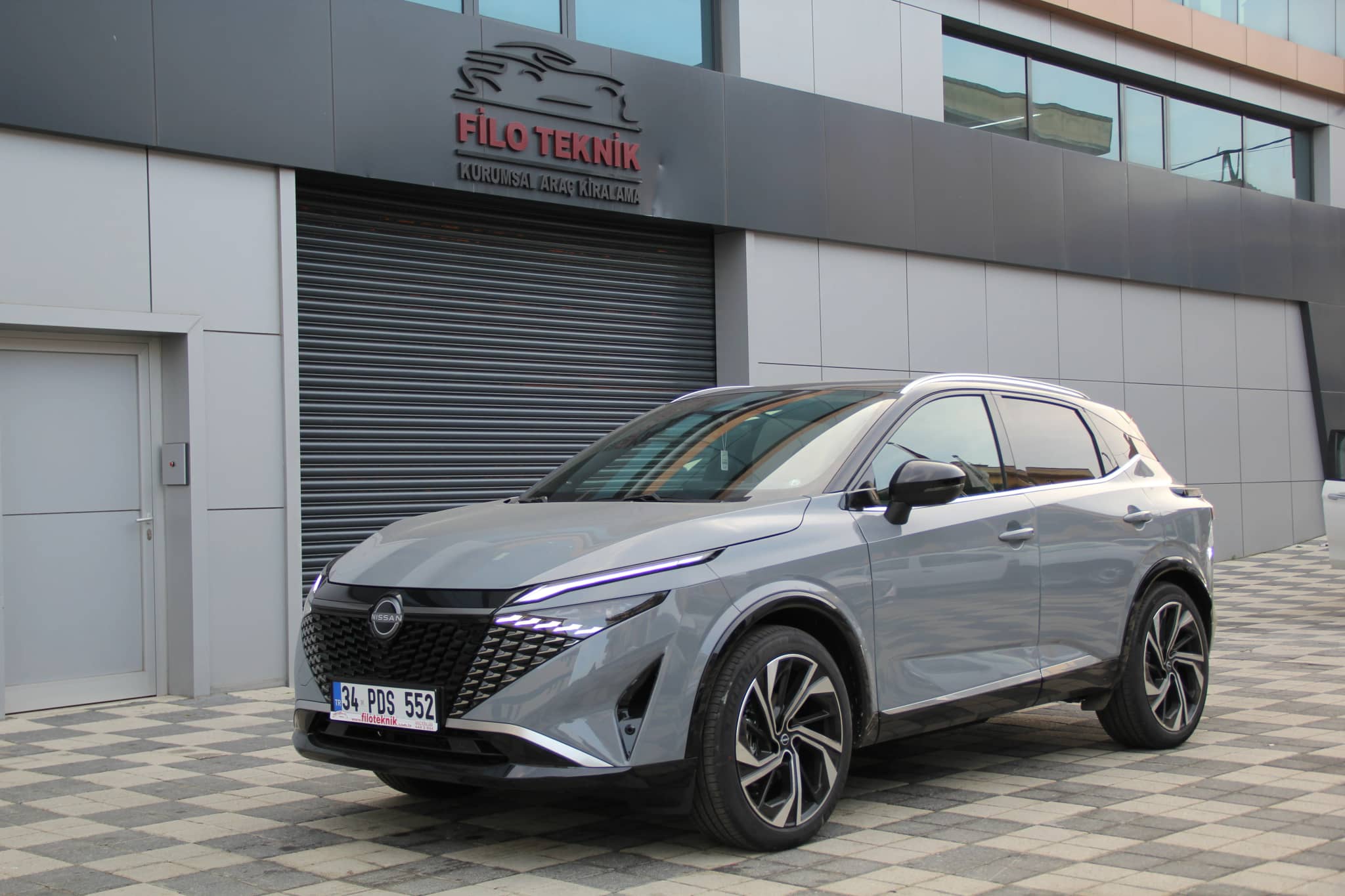 NISSAN QASHQAI - Thumbnail 1