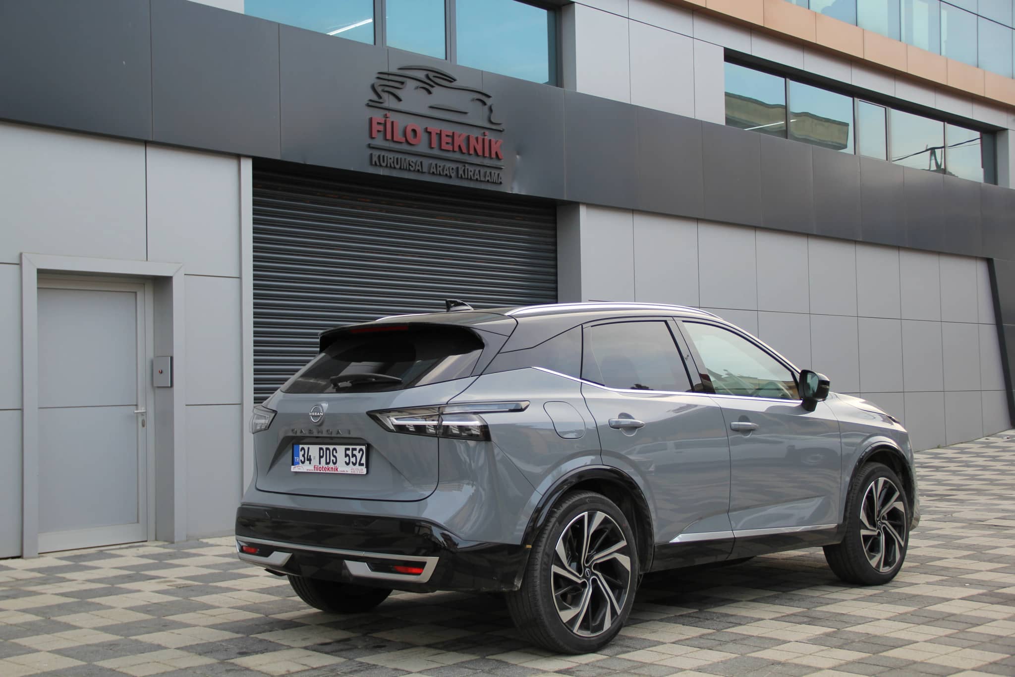 NISSAN QASHQAI - Thumbnail 2