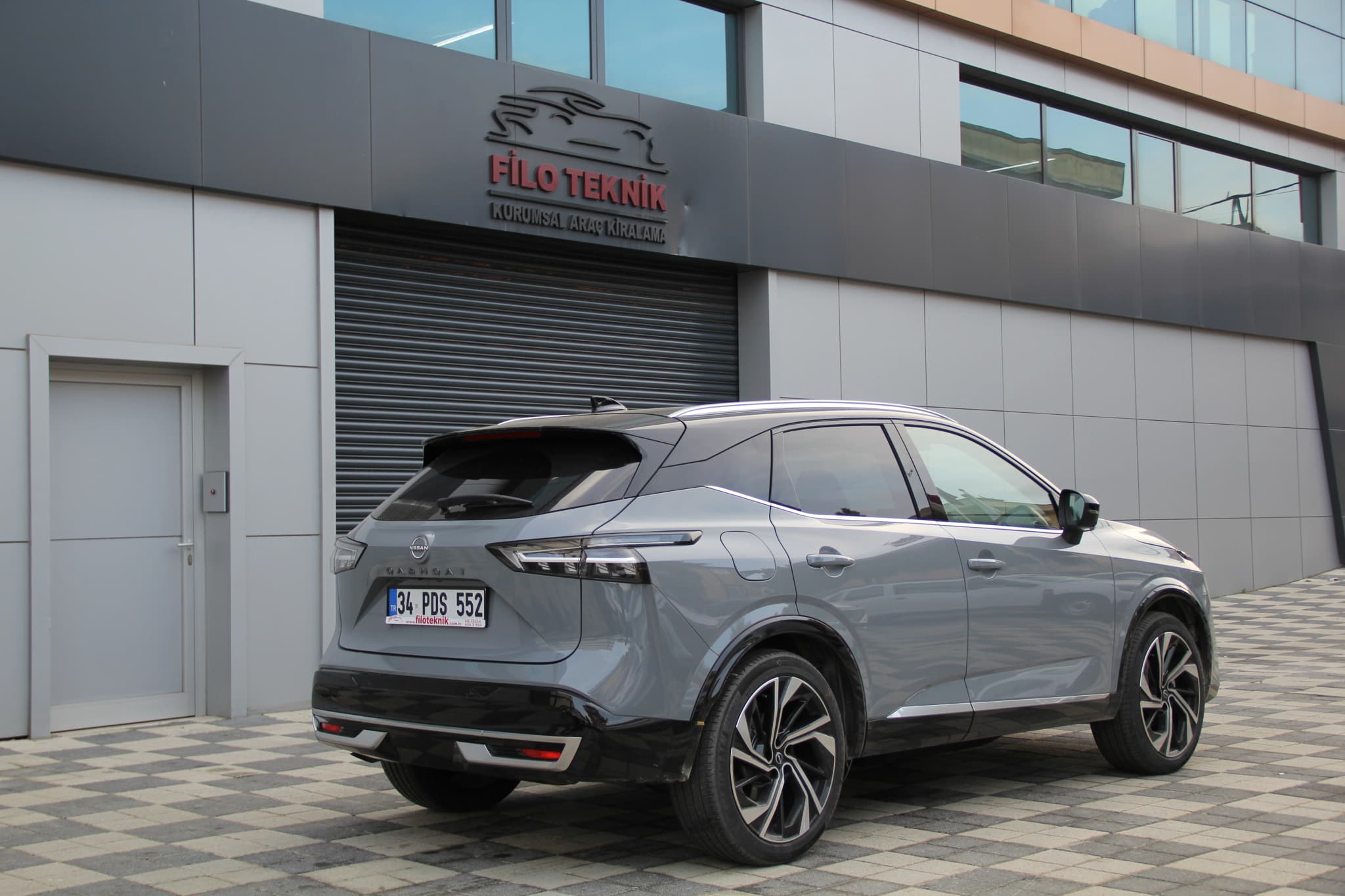 NISSAN QASHQAI - Thumbnail 2