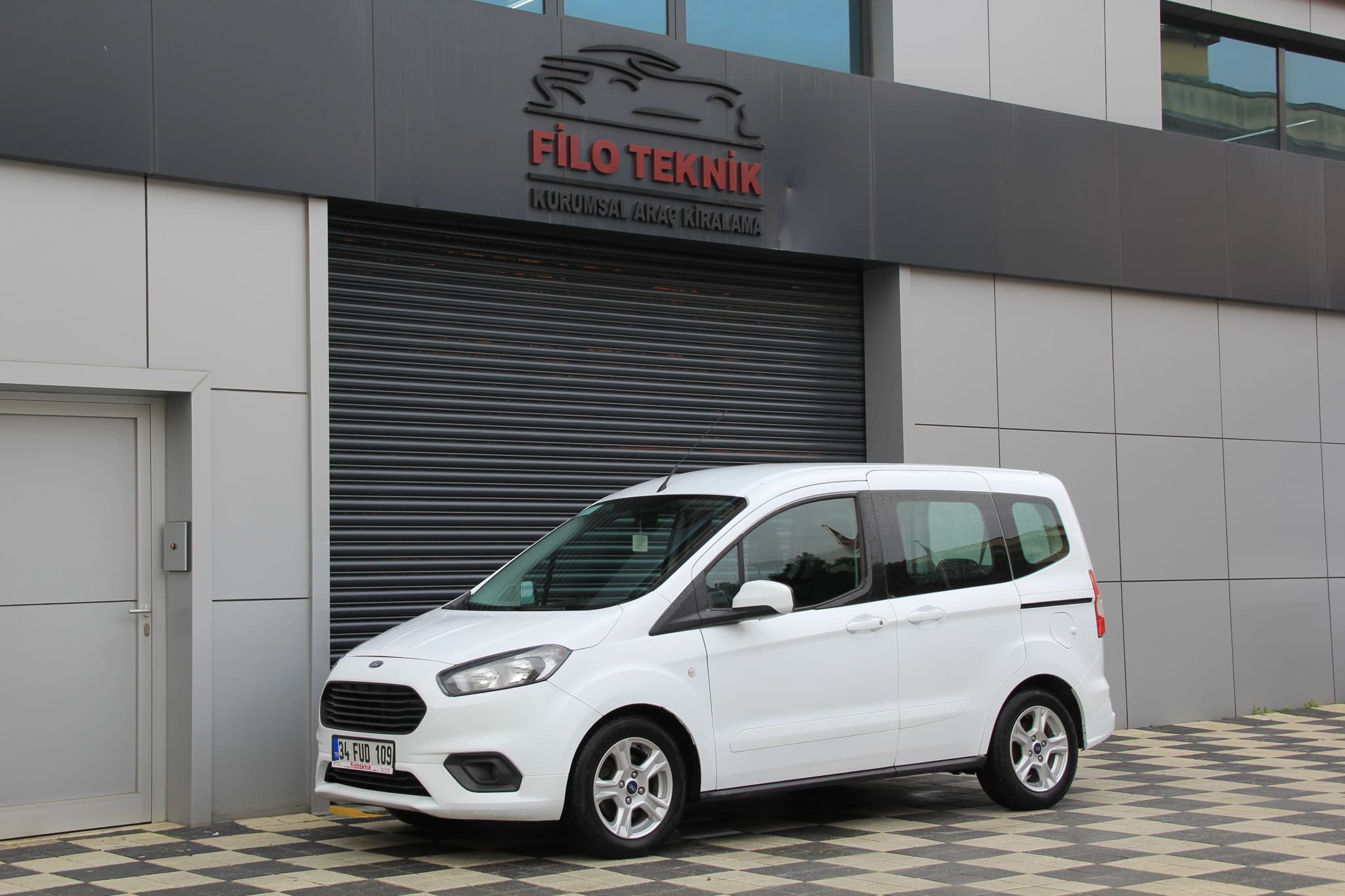 FORD COURIER - Görsel 1