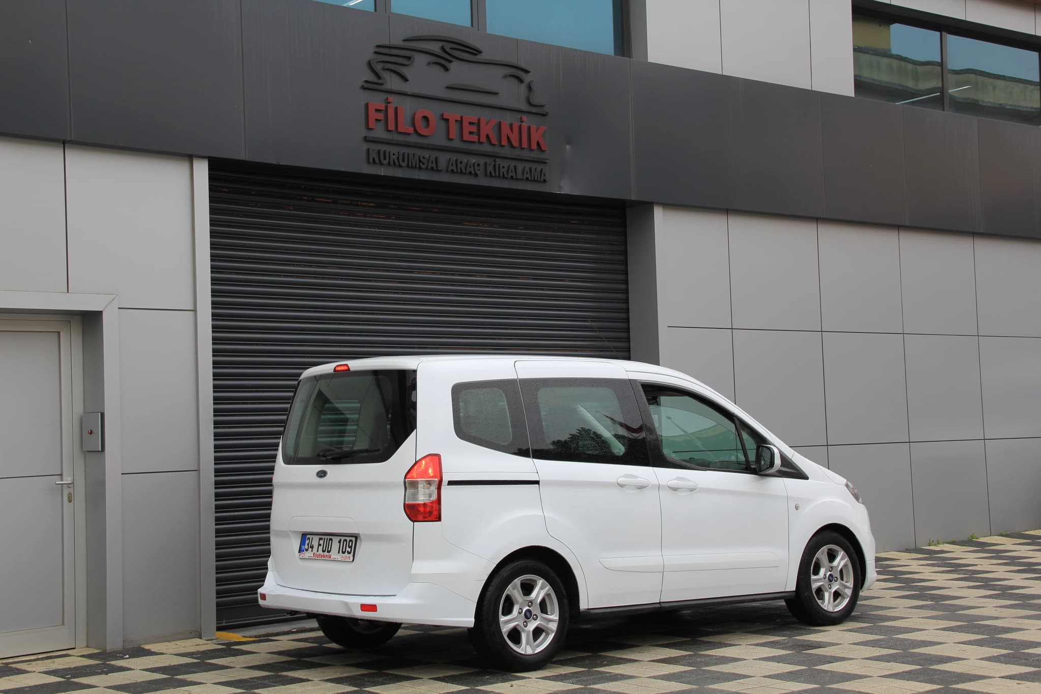 FORD COURIER - Thumbnail 2