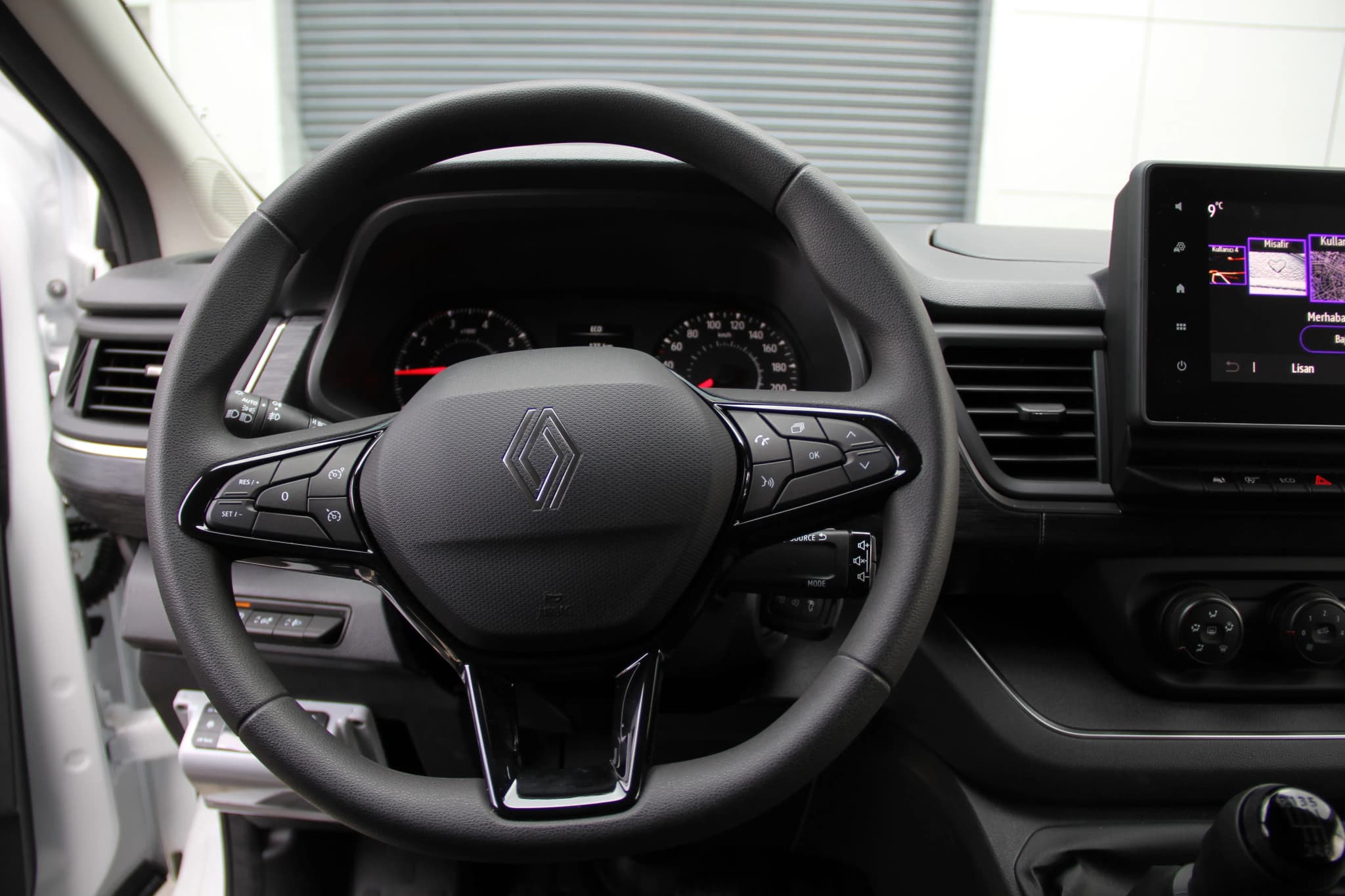 RENAULT TRAFIC - Thumbnail 3