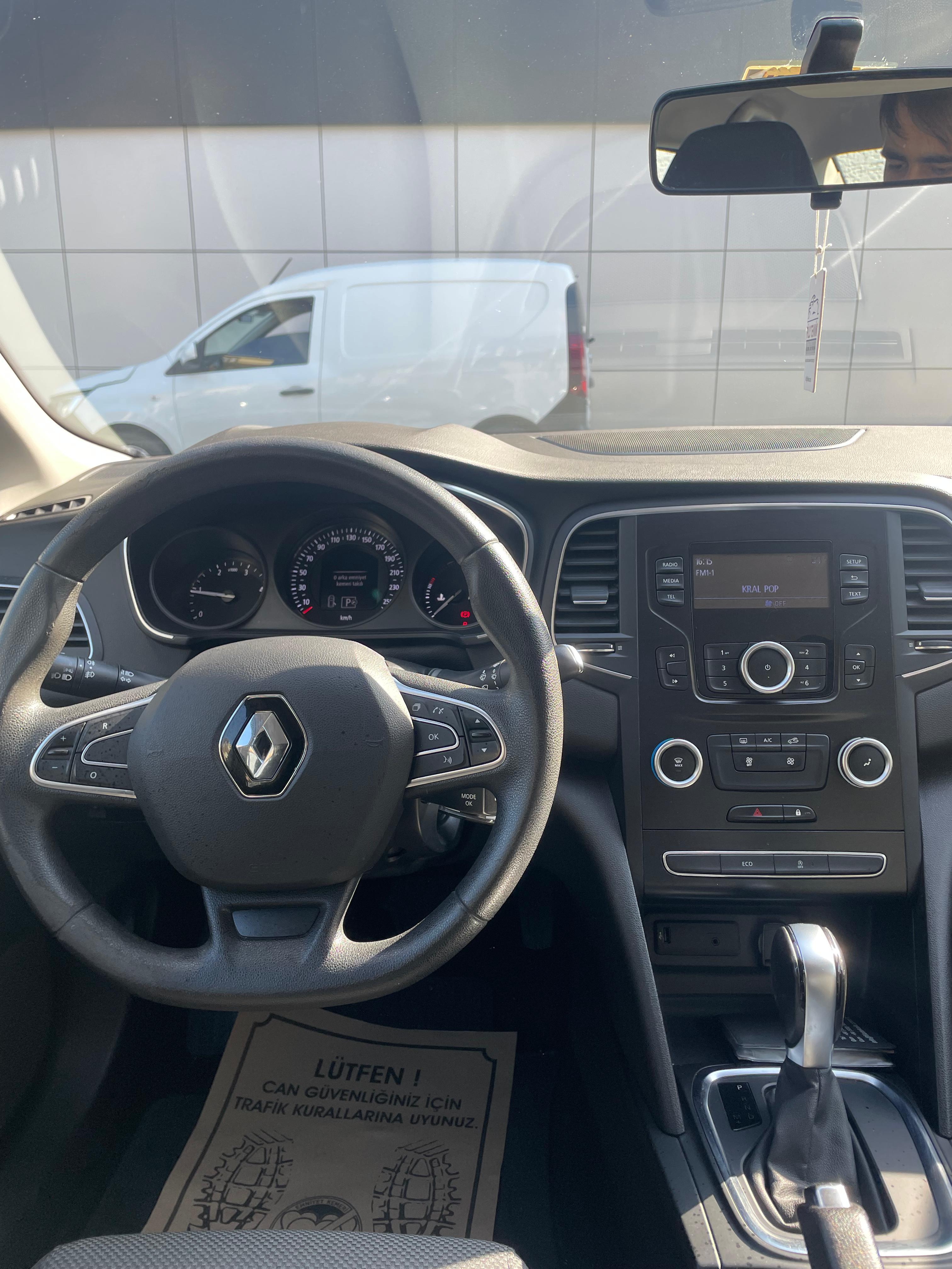 RENAULT MEGANE - Thumbnail 3