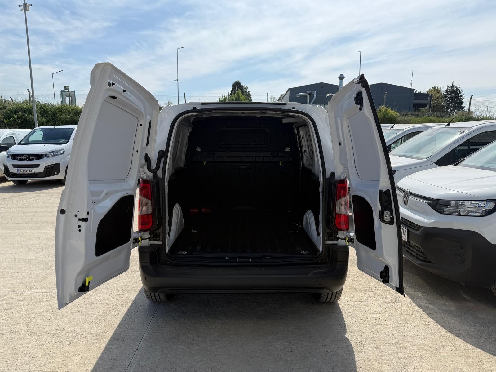 OPEL COMBO - Thumbnail 2