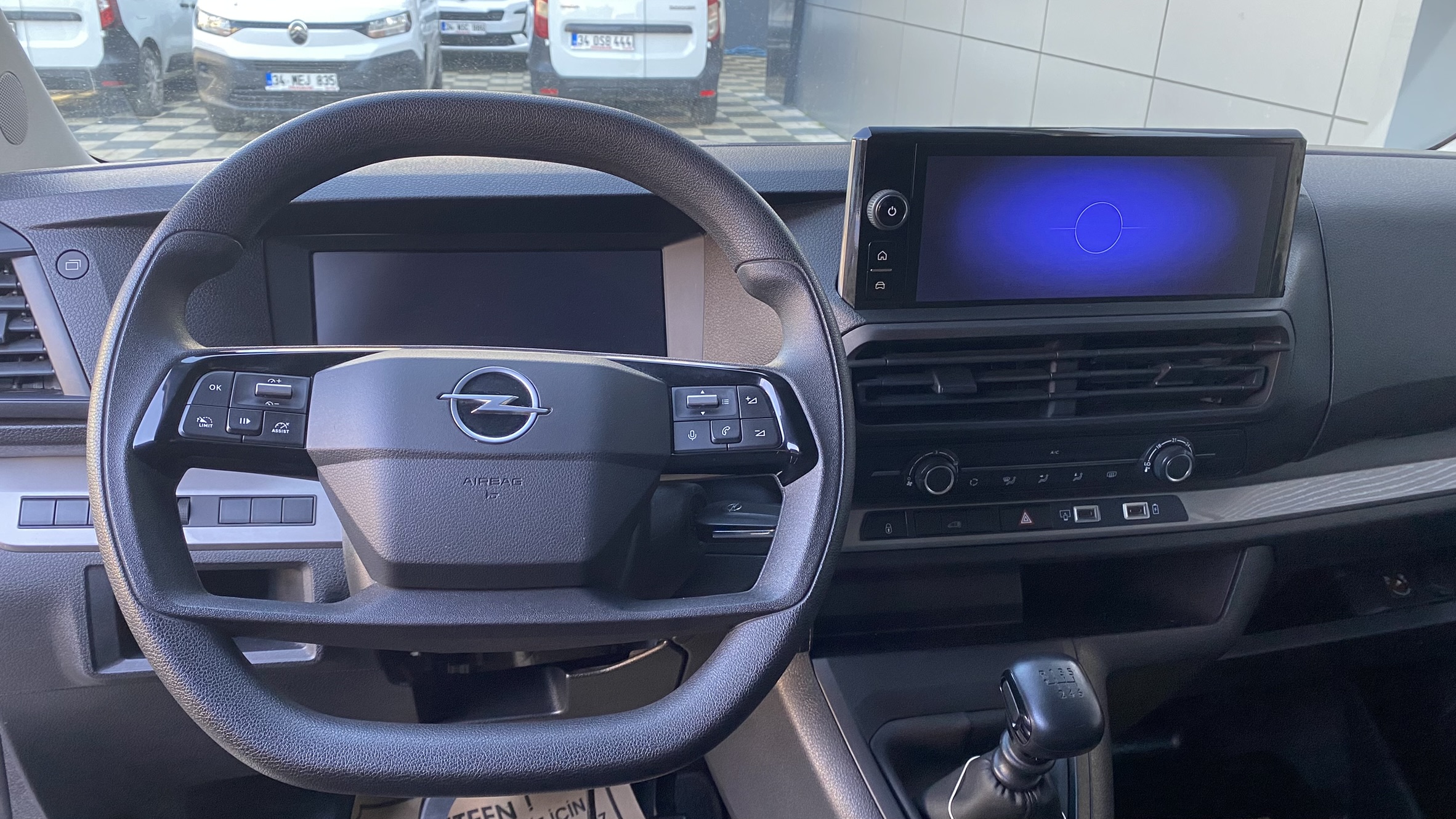 OPEL VIVARO - Thumbnail 3